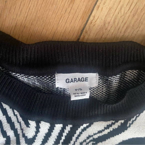 Garage Black and White Graphic Crop Top - Size S - Picture 2 of 3